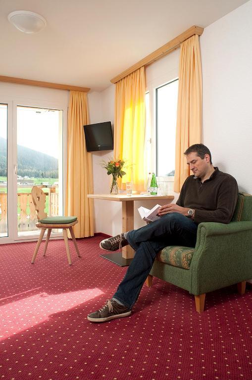 Alpenhof Hotel Davos Room photo